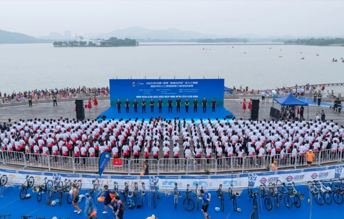 JN江南体育官方网站-Saucony索康尼携手越山向海第五年，张家口站圆满落幕