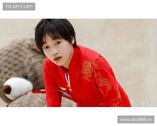 全红婵今天又瘫在沙发上，怎么看都不像刚拿世界冠军的人啊！